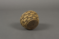 Klickitat%20artist%2C%20%3Cb%3E%3Ci%3E%20Lidded%20Basket%3C%2Fi%3E%3C%2Fb%3E%2C%20ca.%201890%2C%20cedar%20root%20and%20beargrass%2C%20Gift%20of%20Mrs.%20Richard%20Nunn%20and%20Lucy%20Trevett%2C%20no%20known%20copyright%20restrictions%2C%2040.34.8